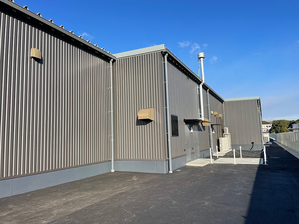 空調の施工事例、ガリバー一宮店、業務用エアコンの室外機、空調設備